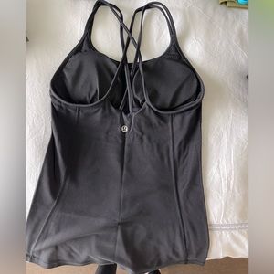Lululemon women’s workout top in size 2. Gently worn!